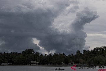 Masyarakat diimbau hindari pesisir Selat Sunda radius 500 meter