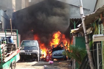 Teror pembakaran mobil kembali terjadi di Semarang