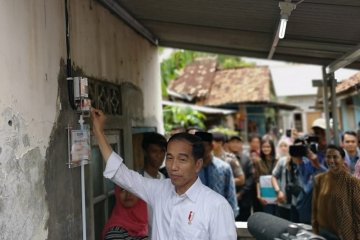 Presiden resmikan sambung listrik gratis di Muara Gembong Bekasi