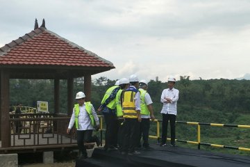 Presiden serahkan 213 sertifikat tanah wakaf di Ponorogo