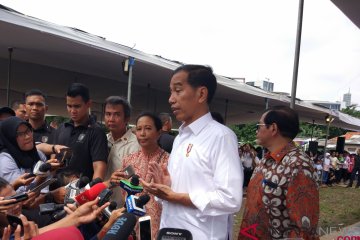 Presiden Jokowi tinjau 524 nasabah "Mekaar" Jakarta