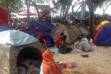 Pengunjung Ancol dirikan tenda sambut Tahun Baru 2019