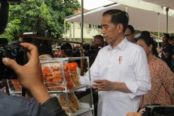 Jokowi berbagi kisah mulai usaha dari warung kecil