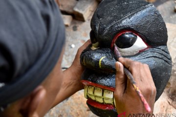 Kerajinan kesenian tradisional topeng barongan