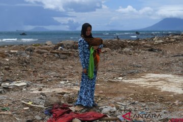 Seorang penyintas tsunami Lampung melahirkan putra pertama