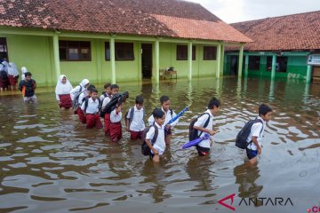 Latihan pra ujian di lokasi banjir