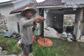 Mancing di Area Likuifaksi