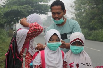 Pembagian masker gratis untuk siswa sekolah