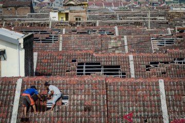 Ratusan rumah di Sukabumi rusak diterjang puting beliung