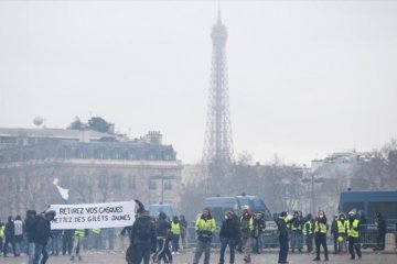 102 Pemrotes Rompi Kuning ditangkap di Prancis saat protes berlanjut