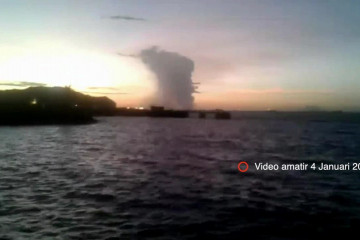 Letusan Gunung Anak Krakatau diabadikan warga Cilegon