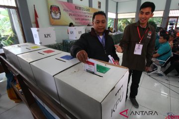 Ratusan petugas PPK-PPS Surabaya gelar simulasi pemungutan suara