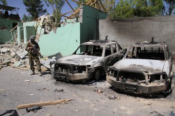 Pasukan Afghanistan bentrok dengan Taliban berebut pangkalan militer