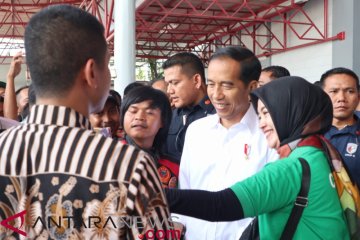 Jokowi tanggapi curhat pengemudi ojek daring