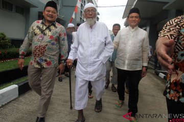 Abu Bakar Baasyir bebas