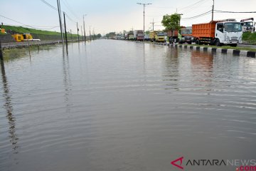 Jalan raya Porong terendam banjir