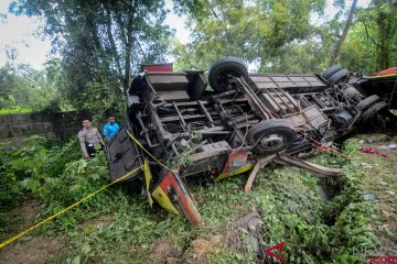 Kecelakaan di tol Purbaleunyi