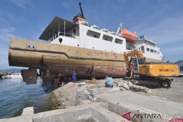 Pemindahan kapal terseret gelombang tsunami