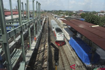 Pembangunan peron KA bandara Solo