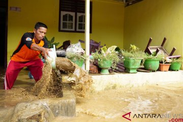 Penanganan pascabanjir di Boalemo