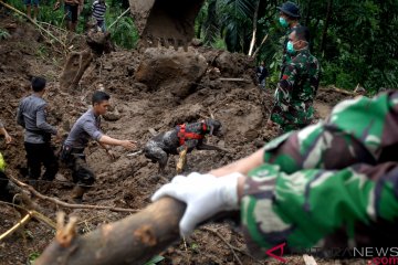 Pencarian korban tanah longsor di Gowa