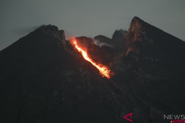 Gunung Merapi keluarkan tiga kali guguran lava pijar