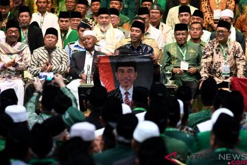 Jokowi janji dorong penyelesaian RUU Pesantren di hadapan massa NU