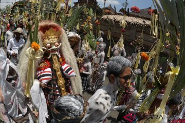 Tradisi Ngerebeg di Bali