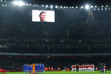 Di tengah haru-biru mengenang Sala, Arsenal mengalahkan Cardiff 2-1