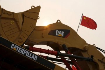 Wall Street ditutup merosot, saham Caterpillar jatuh 9,13 persen