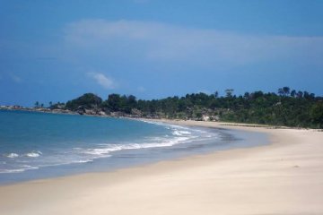 Bhayangkari Polres Bangka gelar bersih pantai