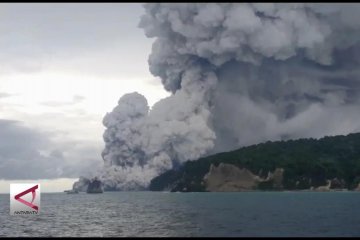 Gunung Anak Krakatau kembali meletus