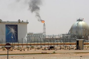 Harga minyak jatuh pasca-serangan tanker minyak Arab Saudi