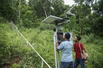 Perawatan alat peringatandini tanah longsor