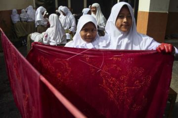 Praktek membatik