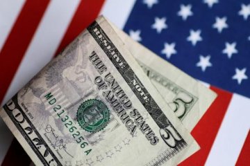 Dolar AS menguat didukung data ekonomi dan penurunan tajam euro