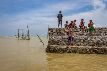 Waspada gelombang tinggi dan pasang air laut