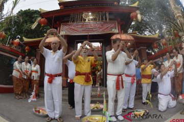 Ritual tolak bala jelang tahun baru Imlek