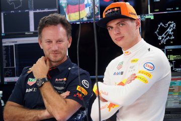 Bos tim Red Bull sebut Hamilton takut dengan Verstappen