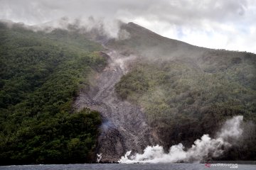 BNPB: 17 KK diungsikan akibat aktivitas Gunung Karangetang