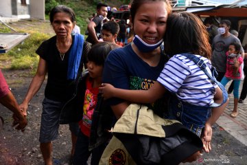 Pengungsi warga terdampak erupsi Karangetang