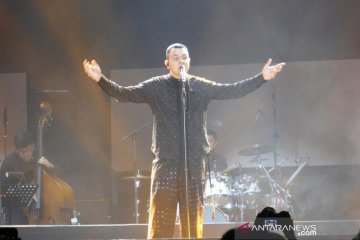 Tulus bawakan 20 lagu selama 2,5 jam dalam konsernya semalam