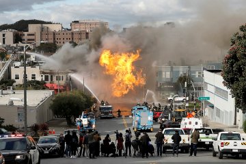 Api "seperti bom nuklir" mengamuk di kilang Philadelphia