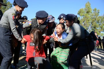Polisi Myanmar tembakkan peluru karet, gas air mata saat demonstrasi