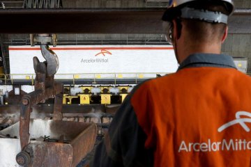 Bursa Spanyol melemah, saham perusahaan baja ArcelorMittal anjlok