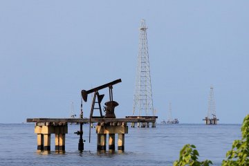 AS sanksi Venezuela, harga minyak Amerika Latin naik