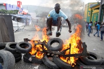 Wartawan Haiti terkena tembakan di pergelangan saat meliput unjuk rasa