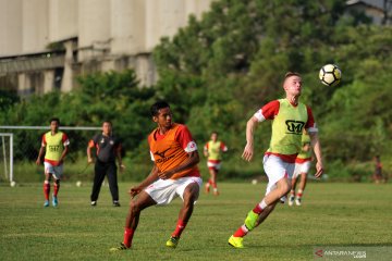 Empat pemain asing Semen Padang jalani sesi latihan