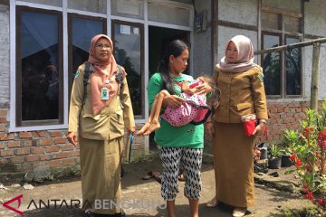 Nova dan Emilia, kakak-adik yang Alami Lumpuh layu Di Rejang Lebong