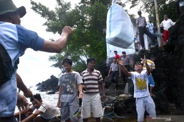 Bantuan untuk pengungsi erupsi Gunung Karangetang